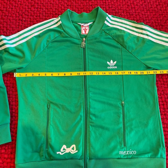Collectible Mexico Adidas Jacket, Juniors but fits like a medium woman’s 🇲🇽 - Picture 6 of 7